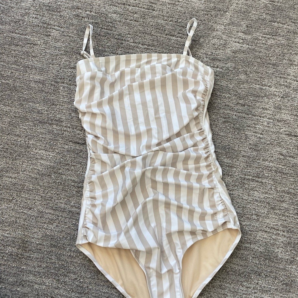 Albion Fit one piece size small